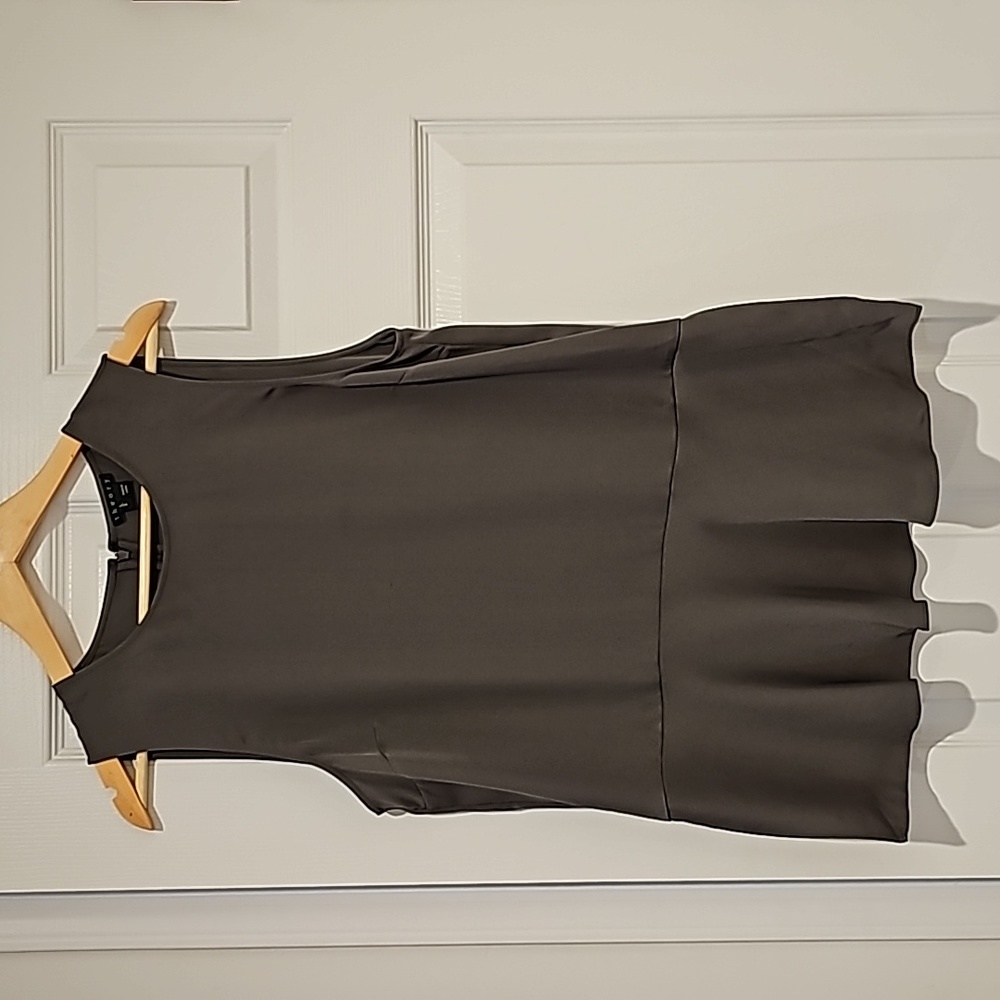 100% silk Theory blouse in like new condition.